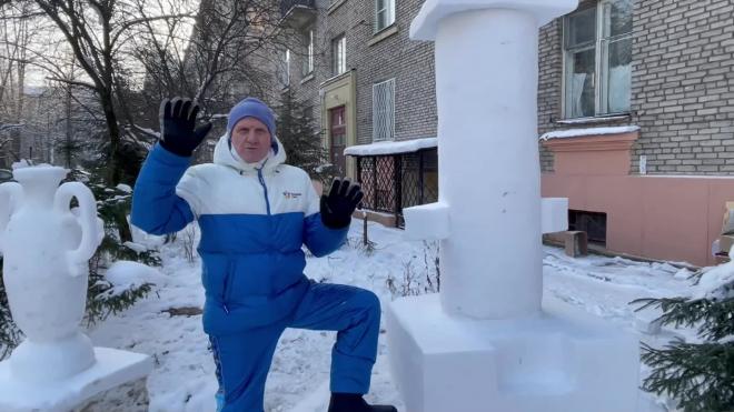 Житель Приморского района создает скульптуры из снега на Ланском шоссе