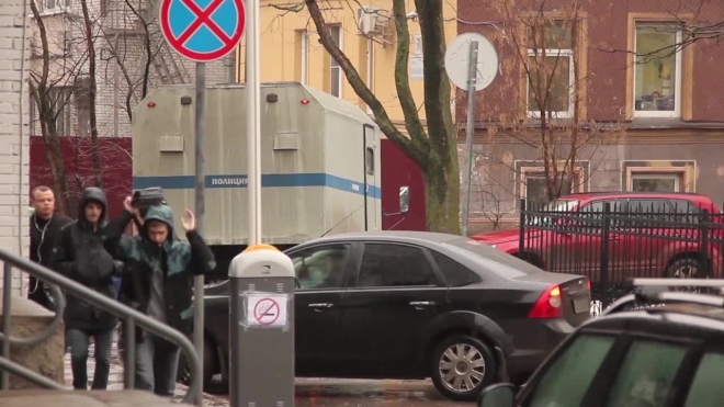 Грабители с вилкой, ножом и арбалетом обобрали шиномонтажку в Петербурге