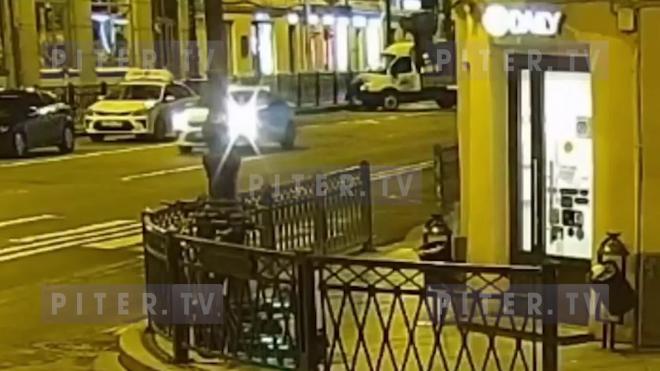 Жесткое столкновение легкового авто и "Газели" у Пяти углов попало на видео
