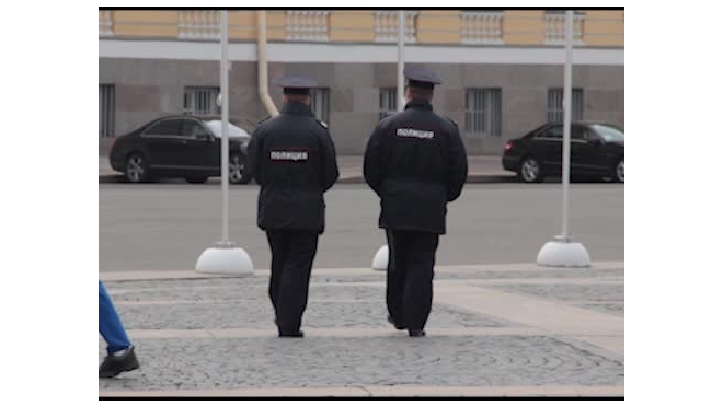 В Подмосковье инспектор ДПС с балкона стрелял по школе