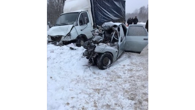 В жутком ДТП под Смоленском погибли 5 человек