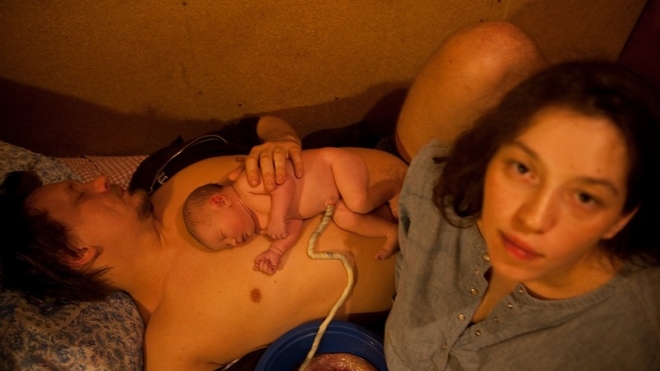 Суд оставил на свободе активистку арт-группы "Война", родившую второго ребенка