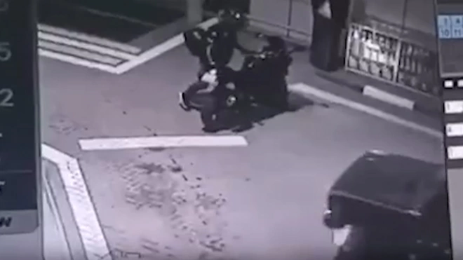 Россиянин на "Жигулях" из мести сбил мотоциклиста и попал на видео