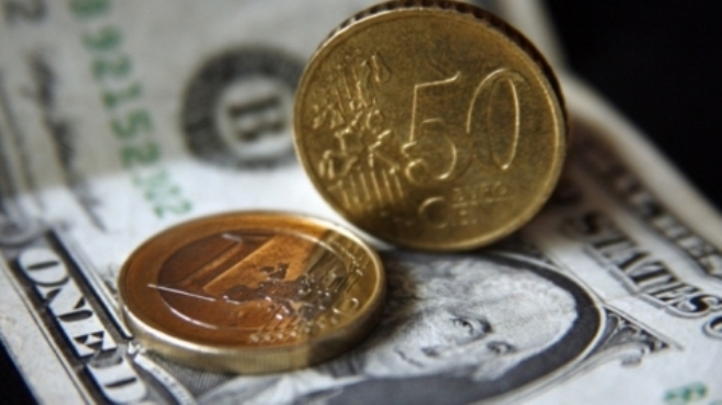 Курс доллара и евро упал, но продукты дешеветь не будут