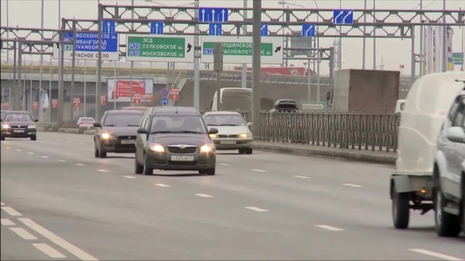В Петербурге расследуется ДТП, в котором пострадали три автомобиля: "Шевроле", "Фольксваген" и "ВАЗ"