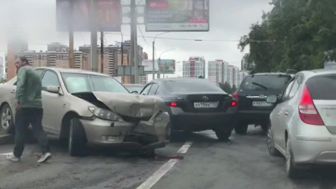 Появилось видео жесткого ДТП на съезде с Кушелевской дороги