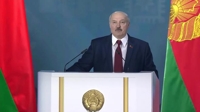 Лукашенко назвал Тихановскую и ее соратниц "несчастными девчонками"