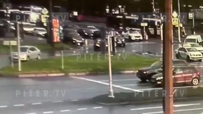 Момент ДТП с трамваями на Бухарестской попал на видео