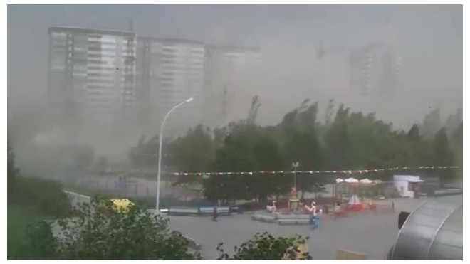 На Екатеринбург обрушился ураган, есть жертвы