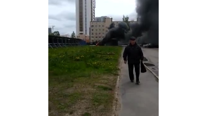 Появилось видео, как горит автомобиль в Шушарах