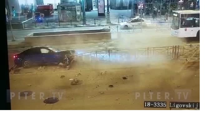 Появилось видео жесткого ДТП с наездом на пешехода на Лиговском проспекте 	