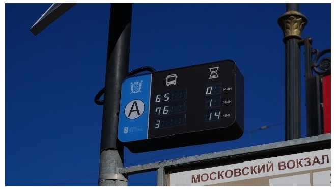 В Петербурге на остановках заработали табло, информирующие о времени прибытия транспорта