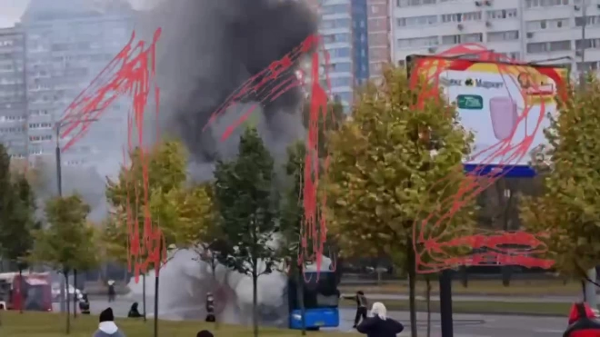 В Москве на Ленинском проспекте загорелся автобус