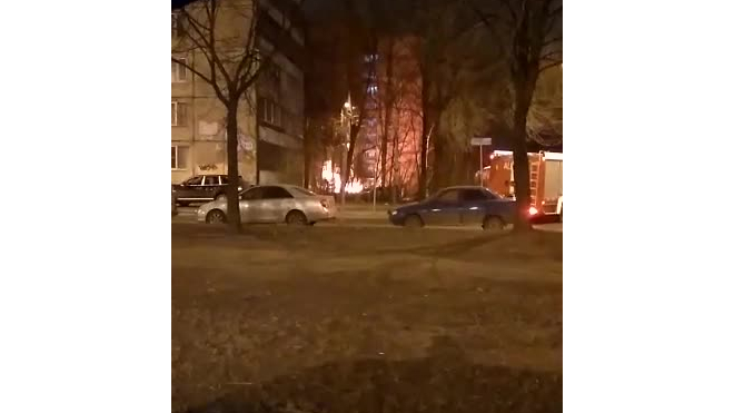 Ранним утром на Софийской улице полностью сгорели две иномарки