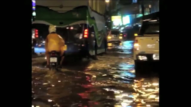 Российские туристы вылетят из затопленного Таиланда