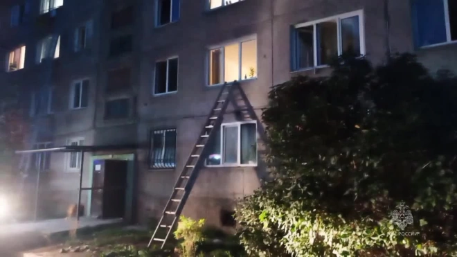 Из жилого дома в Красноярске эвакуировали более 150 человек из-за пожара