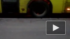 У пассажирского автобуса вспыхнуло колесо