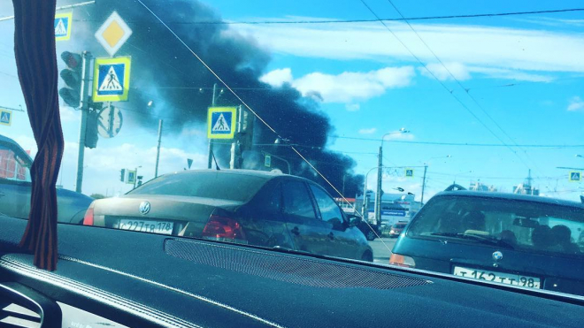 В Московском районе сильный пожар: горят склады