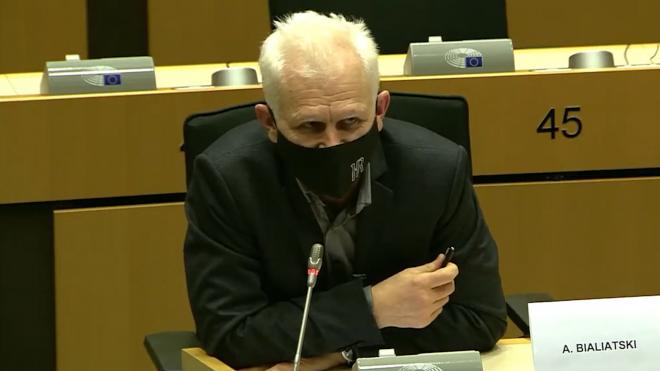 В Европарламенте не смогли перевести речь оппозиционера Беляцкого
