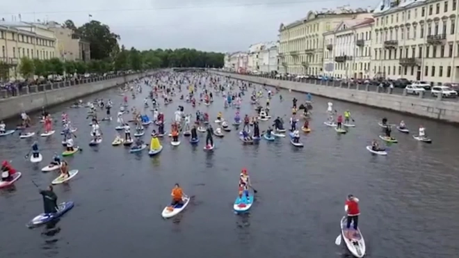 В Петербурге проходит масштабный костюмированный фестиваль сапсерферов