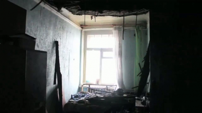 В Петербурге спасатели нечаянно разгромили квартиру