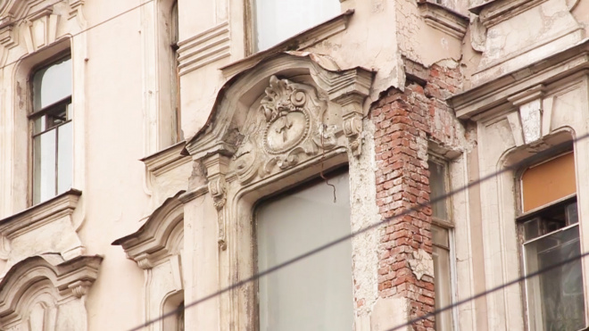 В Петербурге из-за перепада температур может отслоиться штукатурка с фасадов зданий