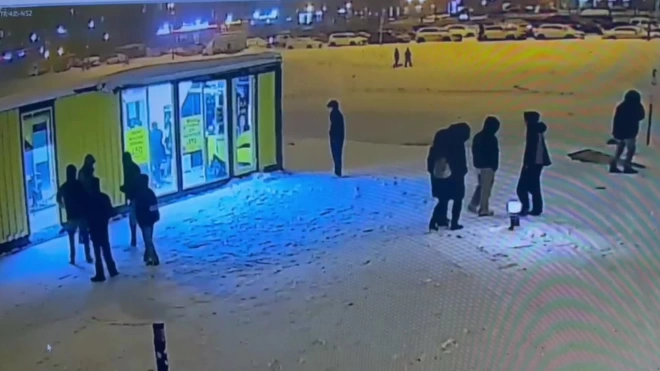 Задержаны подозреваемые в нападении на молодого человека у ТЦ на Петергофском шоссе