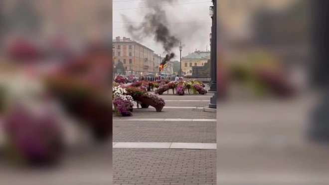 В Петербурге у станции метро "Садовая" горел светофор