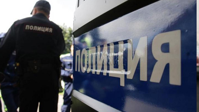 В Петербурге охранник обанкротившейся турфирмы "Море солнца" подрался возле офиса с пострадавшими клиентами
