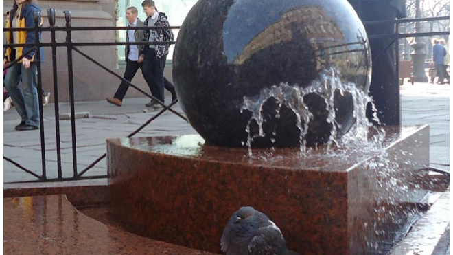 В Петербурге включили фонтаны