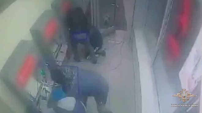 Видео: в Москве неизвестные взорвали банкомат и унесли 40 млн рублей