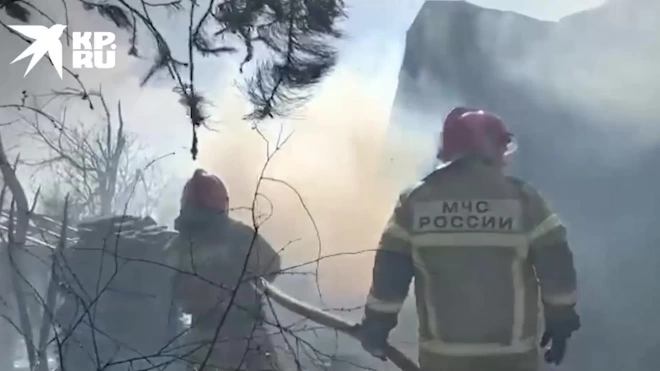 В поселке под Екатеринбургом локализовали пожар площадью 1,6 кв. метров