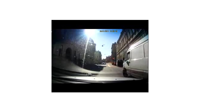 Сальто-мортале петербурженки на Пежо попало на видео