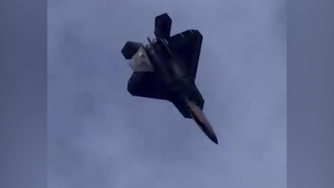 Сверхманевренность F-22 попала на видео