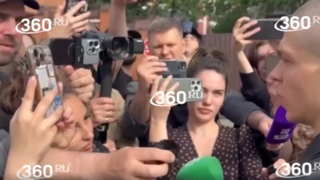 СМИ рассказали о том, как Глеба Калюжного проводили в армию