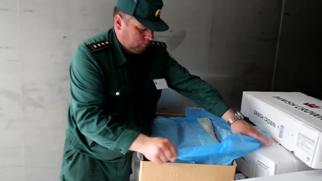 На Балтийской таможне задержаны тонны контрабандного свиного шпика и обоев из Дании