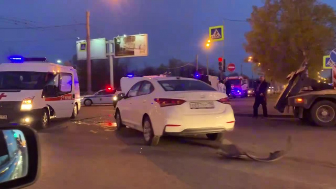 Два автомобиля столкнулись на пересечении Луначарского и Светлановского