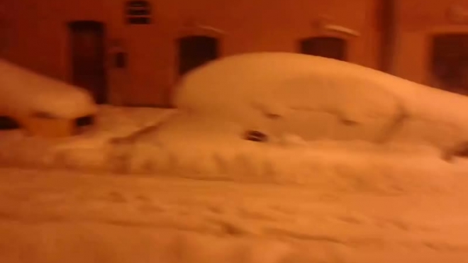МЧС просит петербуржцев отказаться от поездок на автомобилях из-за обильного снегопада