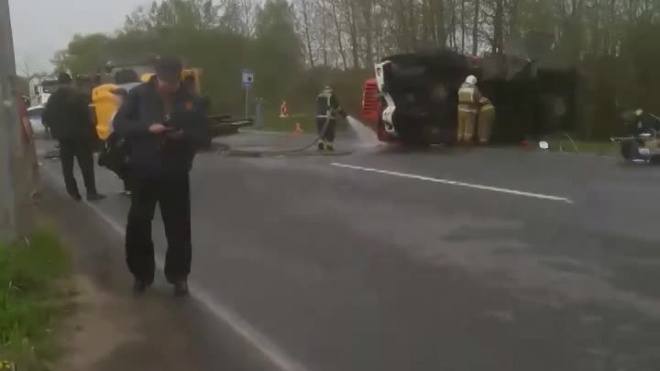 Пожарная машина и трактор жестко столкнулись на Вознесенском шоссе