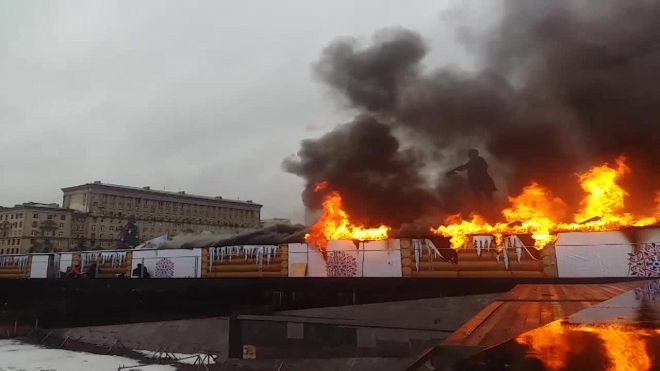 На Московской площади горит новогодняя ярмарка