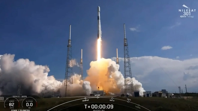 SpaceX запустила ракету с египетским спутником связи