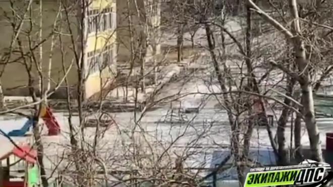 Пьяный водитель во Владивостоке сбил ворота детсада