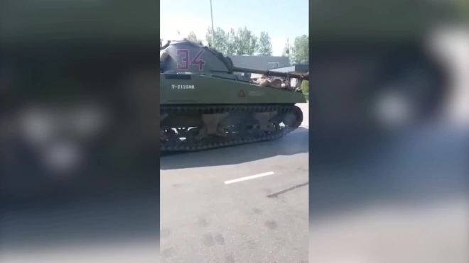 Протестующие в Нидерландах фермеры направили против полиции танк "Шерман"