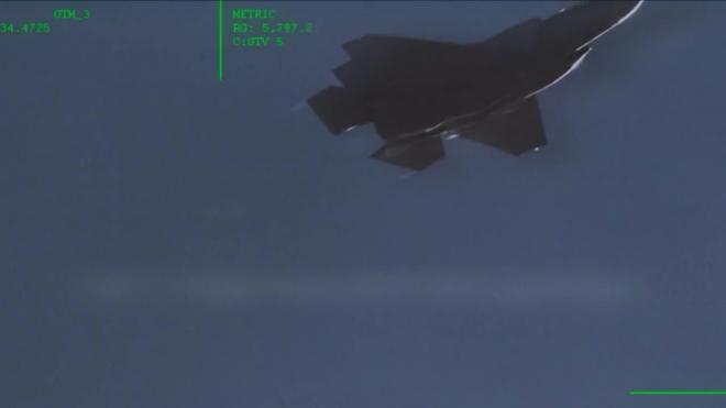 ВВС США показали сброс с F-35 "достающей до Москвы" ядерной бомбы