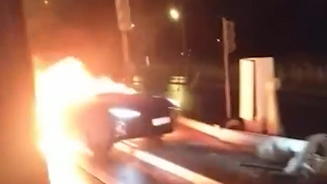 В Новой Москве загорелась Tesla в результате ДТП