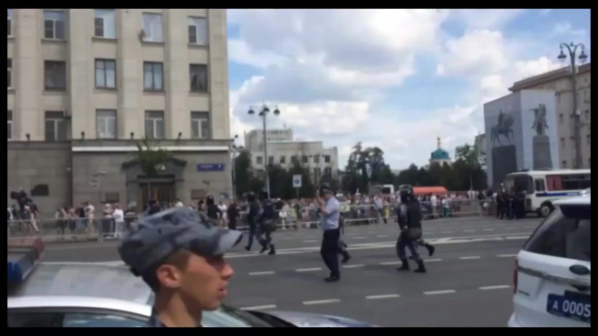Евросоюз назвал массовые задержания на митинге в Москве нарушением конституционных прав