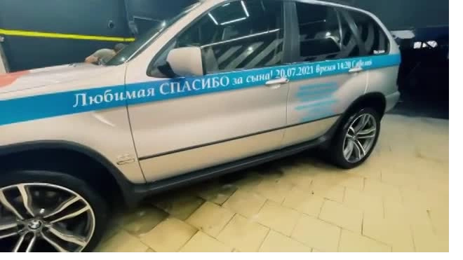 Петербуржец затюнинговал семейный BMW под авто сотрудников полиции