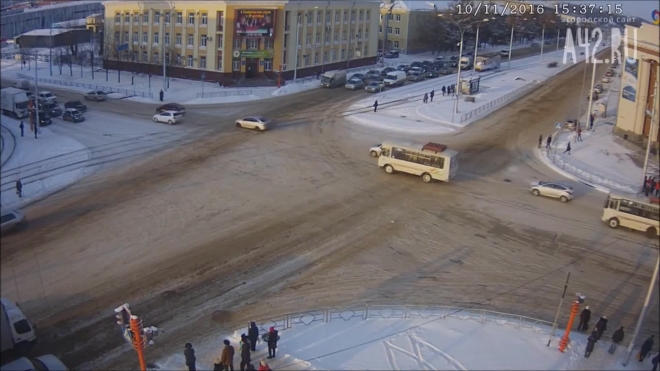Маршрутка сбила пешеходов Кемерово.