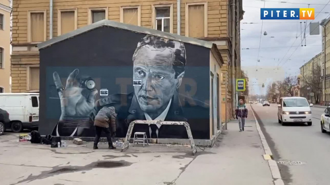 Граффити с персонажем из "Криминального чтива" на Лесном проспекте закрасили