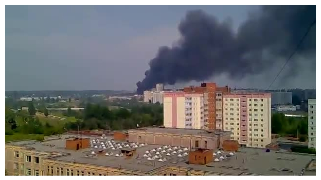 В Новосибирске горит склад с краской